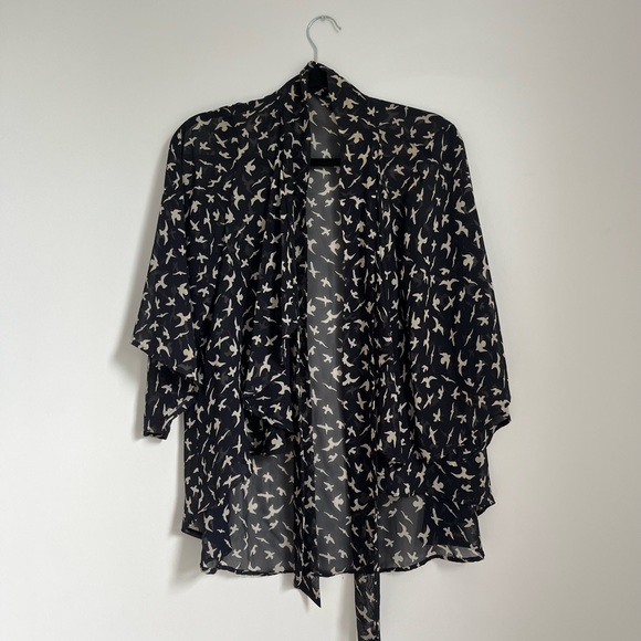 Cape shirt - Picture 3 of 3